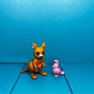 ⭐️ Zuru - Gumi Yum Surprise - Wildlife Series - Kangaroo w/ cockatoo accessory